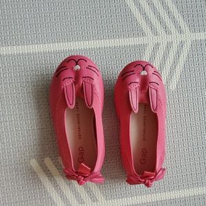 New gap dress shoes cat front size 6 pink